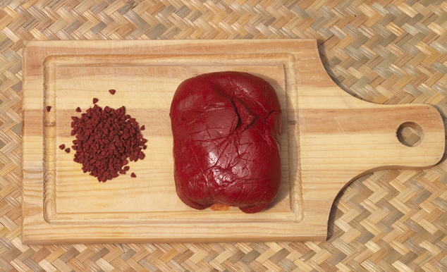 Achiote (Bixa orellana) from seed to paste the process of dye removal, Photo FLAAR Archive